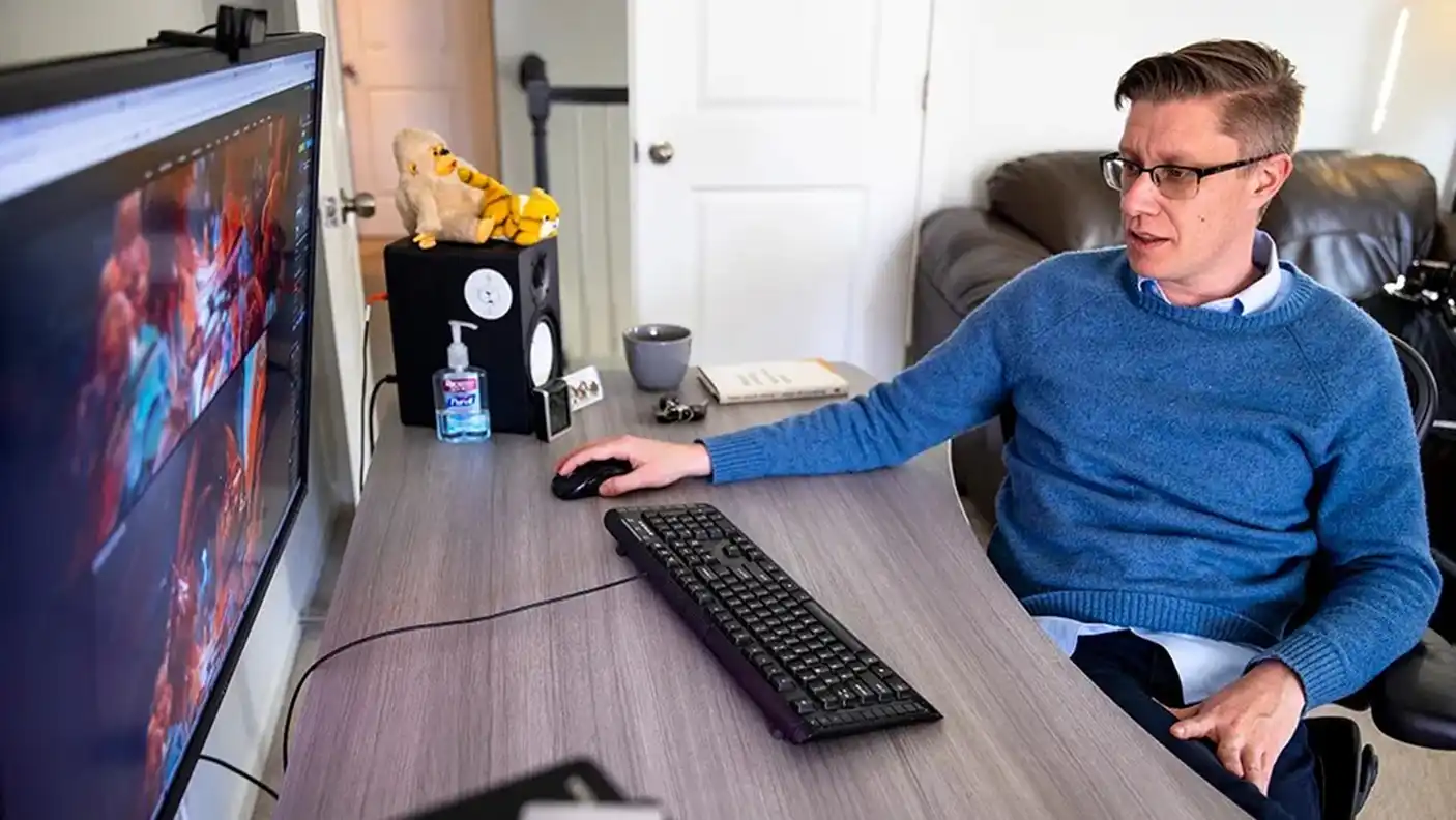 四年前靠 NFT 赚 6900 万美元的 Beeple，现在还在赚钱